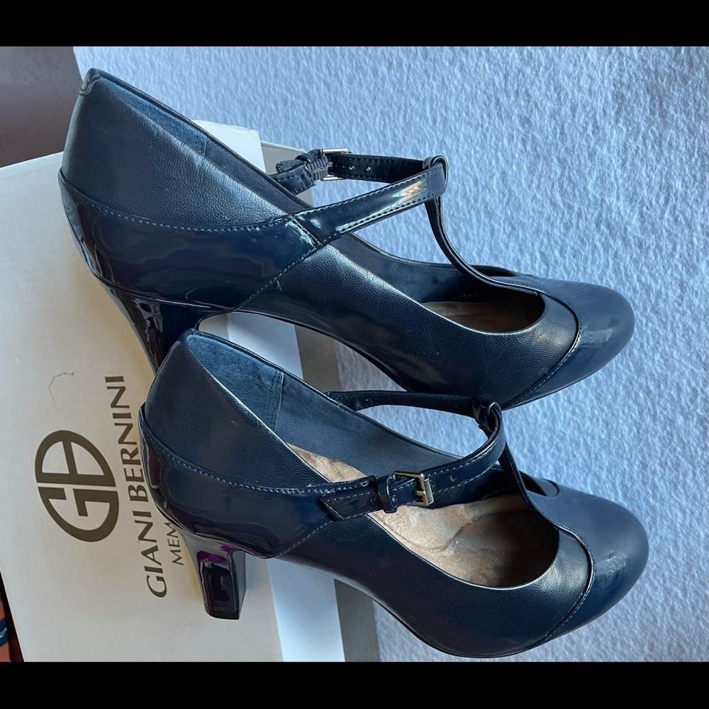 Giani Bernini Navy Heels with Memory Foam.